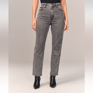 🆕 Abercrombie | Women’s NWT Ultra High Rise 90’s Straight Leg Jean Gray 27S